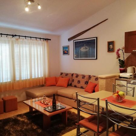 Adria Apartments Pula Exterior photo