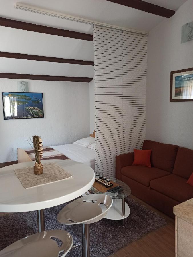 Adria Apartments Pula Exterior photo