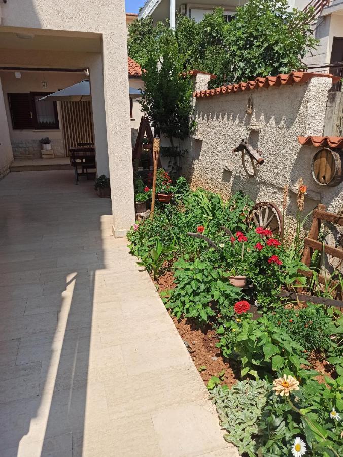 Adria Apartments Pula Exterior photo