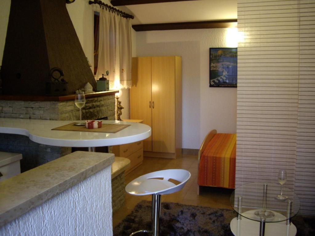 Adria Apartments Pula Exterior photo